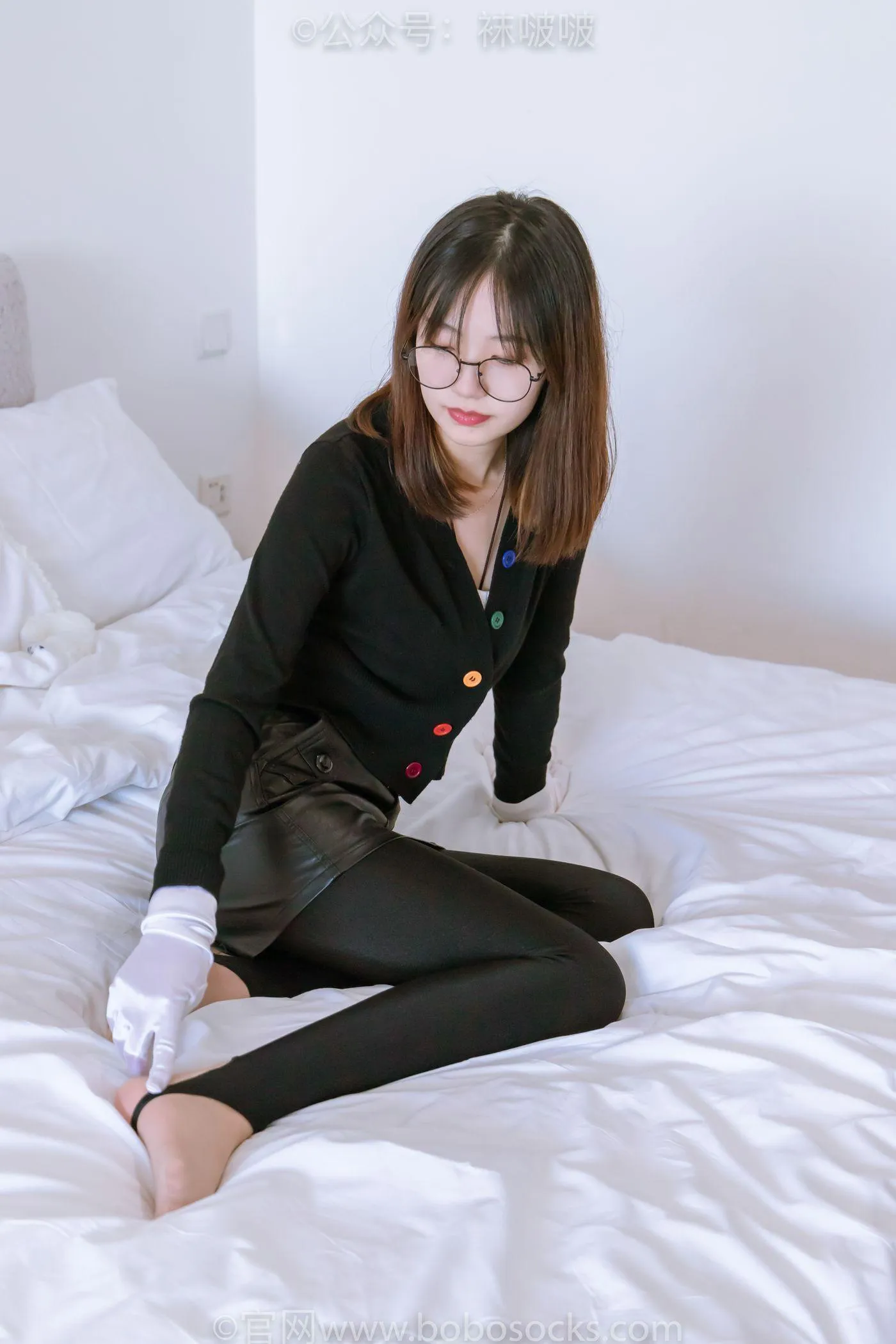 [BoBoSocks袜啵啵]NO.041 小甜豆-高跟长靴、黑色踩脚裤、肉丝 [140P]插图4